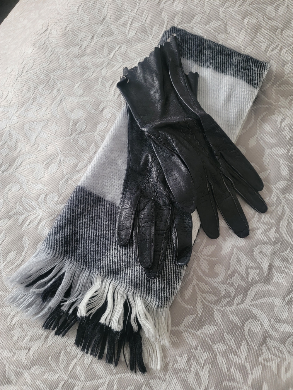Women's Black Leather Gloves — Sleek Winter Accessory